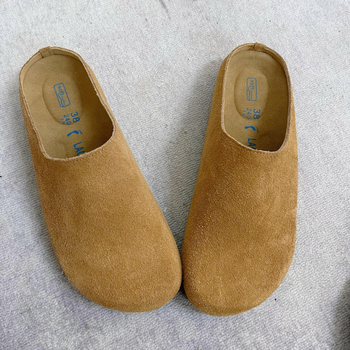Muške Birkenstock-inspirirane retro mule s debelim potplatom, nubuk koža na gornjoj strani, plastična potplata, slip-on, proljeće 2025