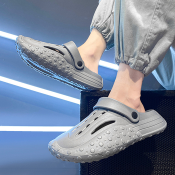 Férfiak számára készült, lélegző EVA papucs lyukakkal, vastag talppal a magasság növeléséért, sportos stílus, injektált talp