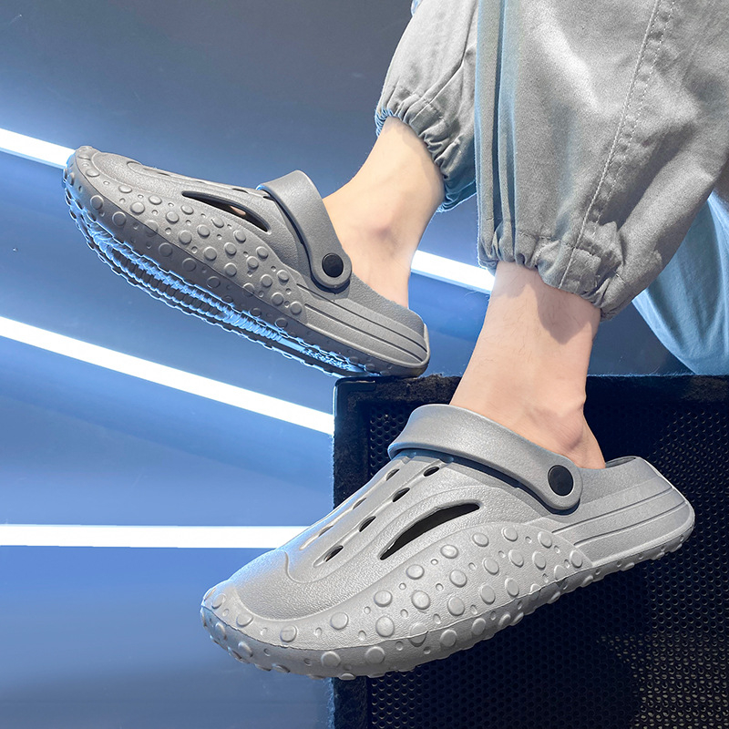 Férfiak számára készült, lélegző EVA papucs lyukakkal, vastag talppal a magasság növeléséért, sportos stílus, injektált talp