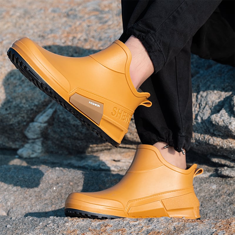 Uniszex rövid esőcsizma, műanyag felső rész, hálós belső, csúszásmentes és kopásálló talp