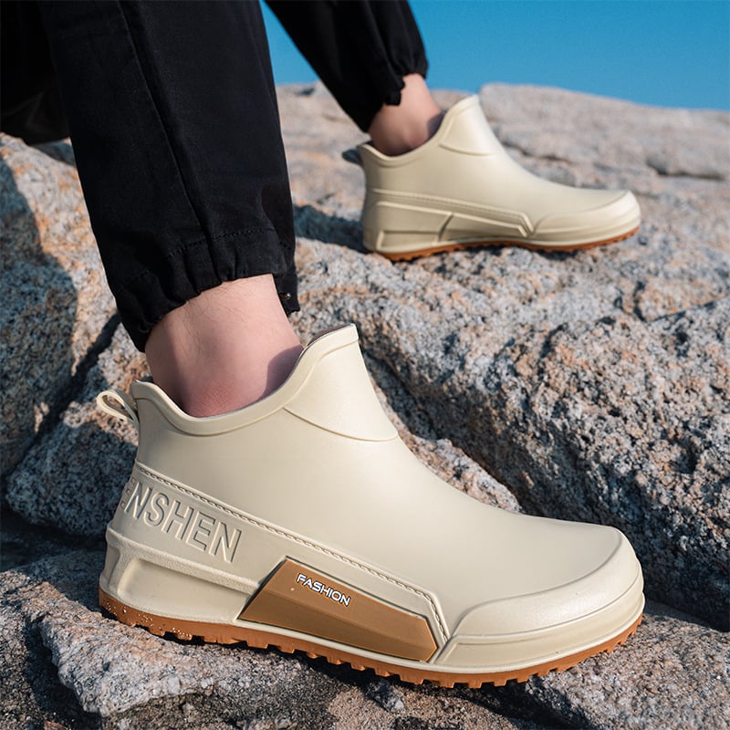 Uniszex rövid esőcsizma, műanyag felső rész, hálós belső, csúszásmentes és kopásálló talp