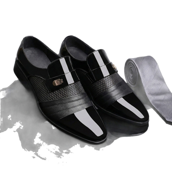 Férfi casual üzleti cipő hegyes orrú, felső része szintetikus bőr, talpa gumi, slip-on záródás