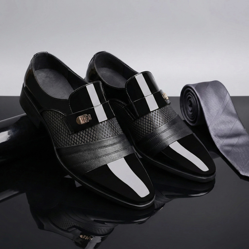 Férfi casual üzleti cipő hegyes orrú, felső része szintetikus bőr, talpa gumi, slip-on záródás