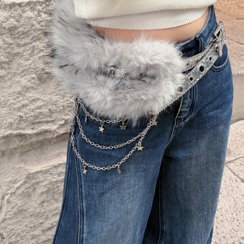 Strasszkővel díszített punk öv, fém csattal, tűs zárású, technikák: lyukasztás, gyémánt és hotfix strasszkő