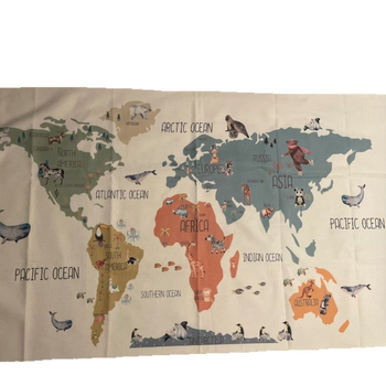 Nordikus stílusú pamut faliszőnyeg gyerekeknek - állatos térkép mintával, téglalap alakú, gépi szövés