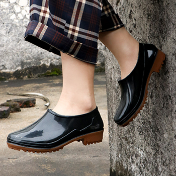 Alacsony profilú esőcsizma férfiaknak és nőknek, csúszásmentes és vízálló, PVC felsőrész, műanyag talp