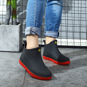 Férfi esőcsizma, alacsony szárú modell, PVC felső rész, műanyag talp, csúszásmentes, EVA talpbetét