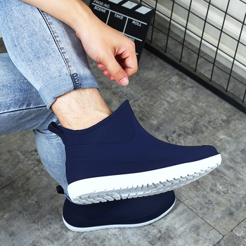 Férfi esőcsizma, alacsony szárú modell, PVC felső rész, műanyag talp, csúszásmentes, EVA talpbetét