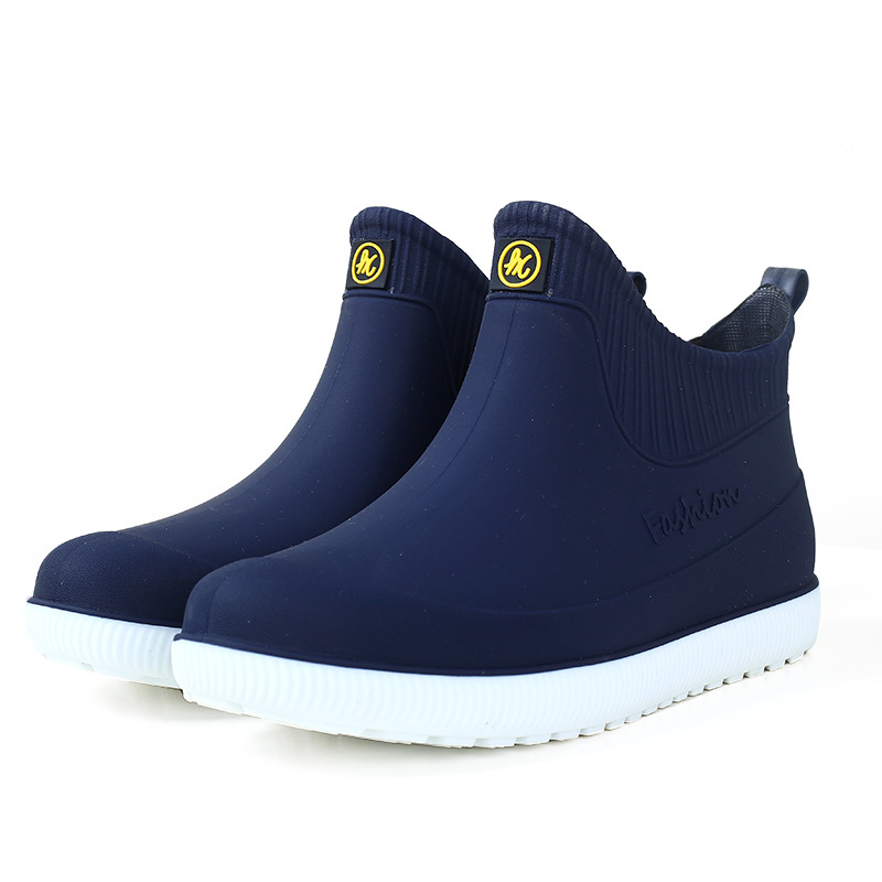 Férfi esőcsizma, alacsony szárú modell, PVC felső rész, műanyag talp, csúszásmentes, EVA talpbetét