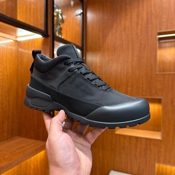 Zimske muške cipele: topla koža s velurom; gornji dio od mikrovlakana; gumena potplata; okrugla nosnica; vezanje sprijeda