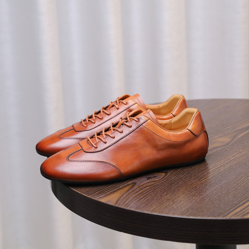 Muške kožne tenisice za poslovno-opušten stil — sve od kože; gornji dio: koža prvog sloja; ulošci: koža prvog sloja; potplat: guma; prst: zaobljen; visina pete: niska 1–3 cm; ljeto