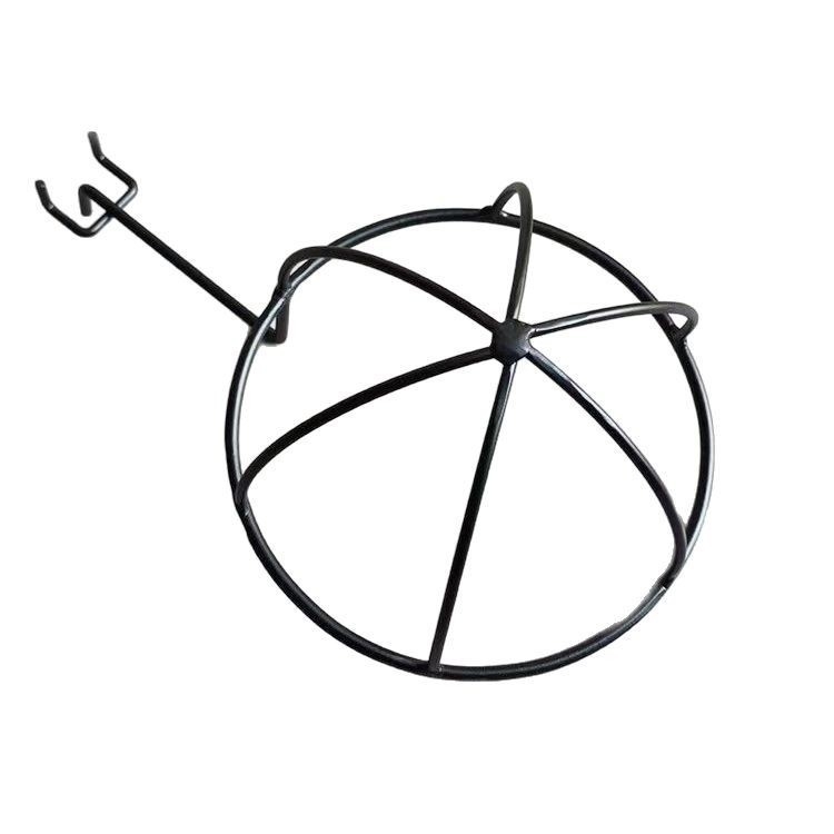 Nástenný vešiak na šiltovky a panel s háčikmi na displej, kovový, moderný minimalistický štýl, značka Refining process, uvedenie 2025.