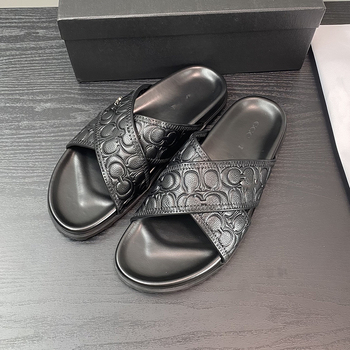 Valódi bőrből készült szandál reliefes felülettel, felső rész – tehénbőr, belső – báránybőr, gumitalp, hétköznapi, nyitott lábujjú