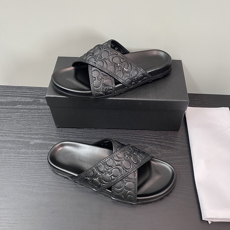 Valódi bőrből készült szandál reliefes felülettel, felső rész – tehénbőr, belső – báránybőr, gumitalp, hétköznapi, nyitott lábujjú