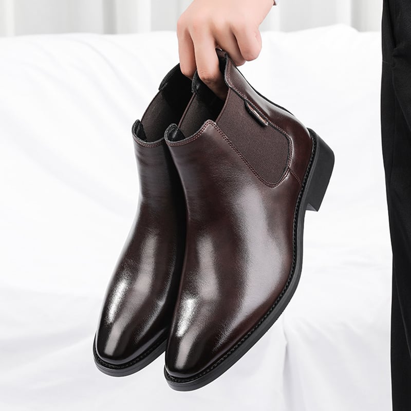 Férfi Chelsea csizma: PU felsőrész, gumi talp, hegyes orr, alacsony sarok 1–3 cm, pull-on kialakítás