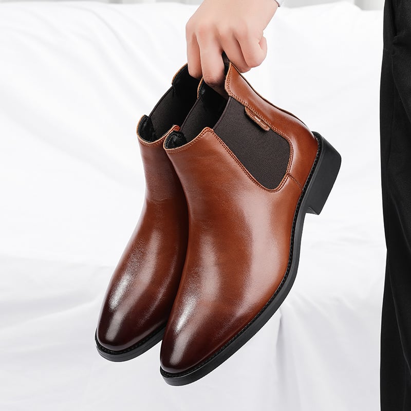 Férfi Chelsea csizma: PU felsőrész, gumi talp, hegyes orr, alacsony sarok 1–3 cm, pull-on kialakítás