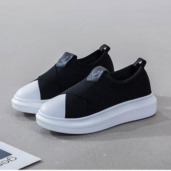 Ženske slip-on platform loafers, mrežasti gornji dio, PU đon, platforma 3–5 cm, ulošak od svinjske kože.