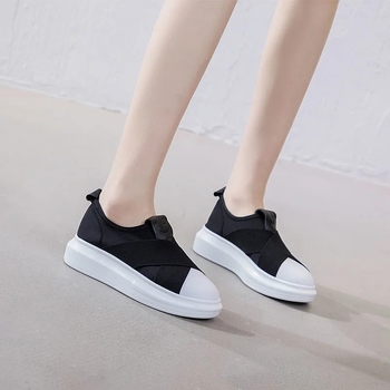 Ženske slip-on platform loafers, mrežasti gornji dio, PU đon, platforma 3–5 cm, ulošak od svinjske kože.