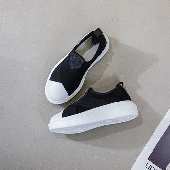 Ženske slip-on platform loafers, mrežasti gornji dio, PU đon, platforma 3–5 cm, ulošak od svinjske kože.