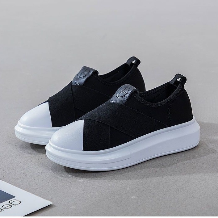 Ženske slip-on platform loafers, mrežasti gornji dio, PU đon, platforma 3–5 cm, ulošak od svinjske kože.