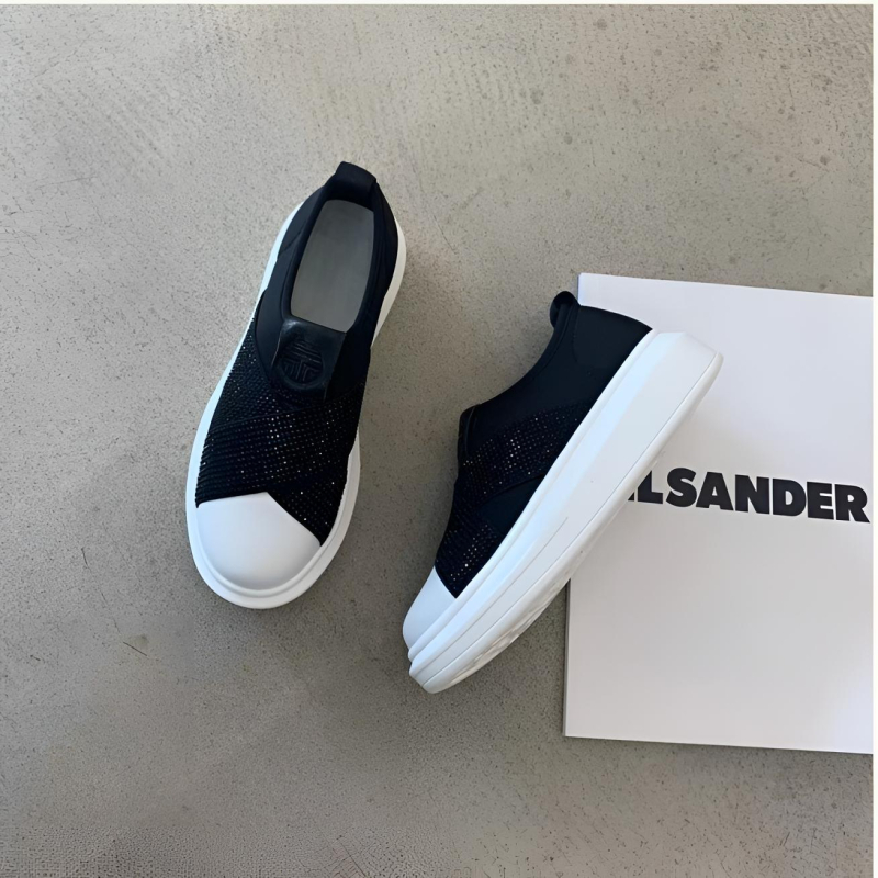Ženske slip-on platform loafers, mrežasti gornji dio, PU đon, platforma 3–5 cm, ulošak od svinjske kože.