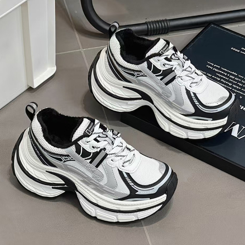Ženske tenisice Dad Shoes, gornji dio od velura i tkanine, okrugli vrh, visina pete 6–8 cm, ulošak od ovčje vune, prednje vezanje tankom trakicom