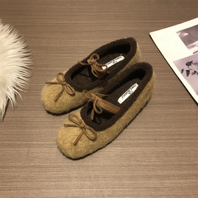 Ženski loafersi u korejskom stilu, gornji dio od suedea, unutarnja podstava od umjetnog kratkog pliša, kvadratni vrh, niski gumeni potplat 1–3 cm