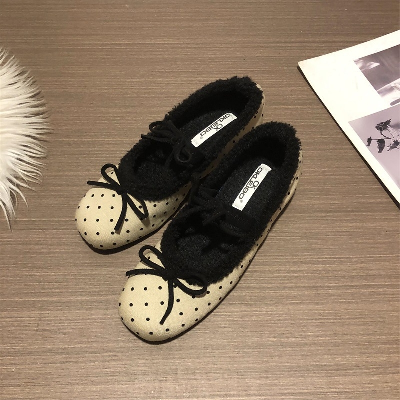 Ženski loafersi u korejskom stilu, gornji dio od suedea, unutarnja podstava od umjetnog kratkog pliša, kvadratni vrh, niski gumeni potplat 1–3 cm
