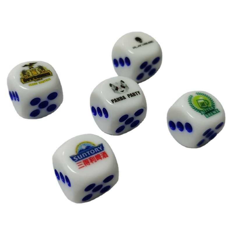 Kocke od organskog stakla za promotivnu reklamu u baru – šestostrane, s prilagođenim logotipom