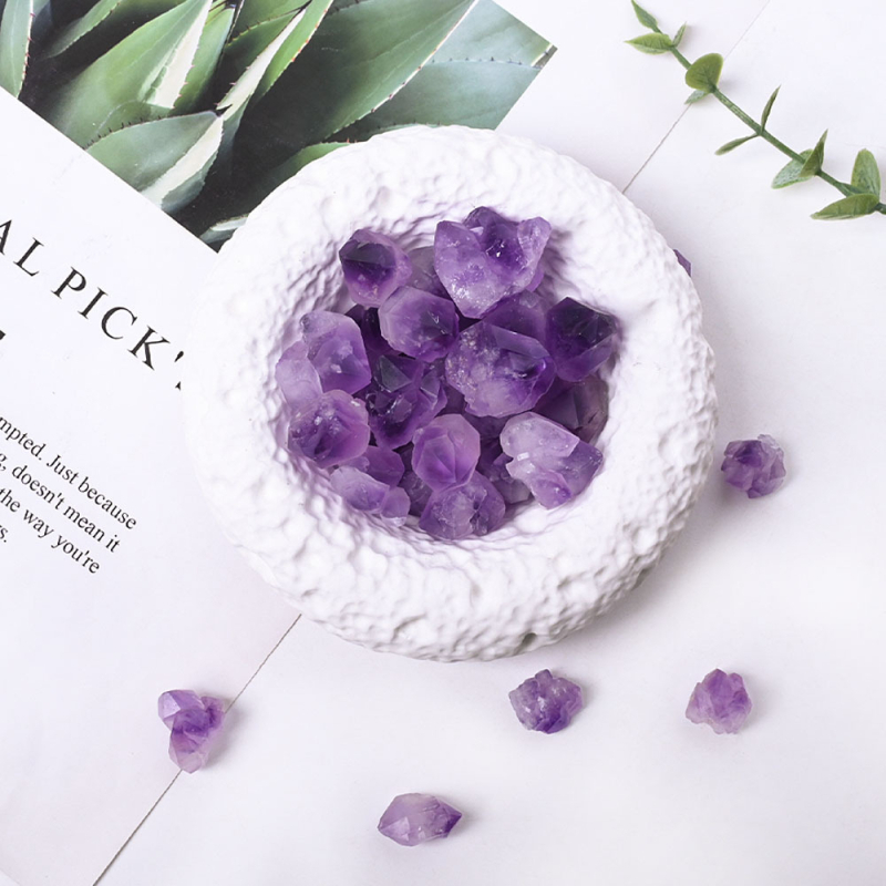 Ametistni kristal — sirovi kamen za aromaterapiju i dekoraciju — Brand Chuse, Broj proizvoda CSHH--20251222, Moderni minimalistički stil, Sirovi kamen kristal