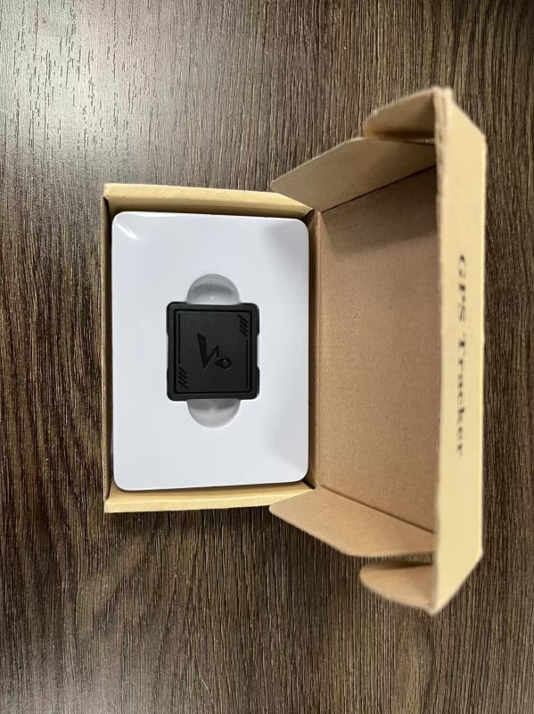 4G-s vezeték nélküli GPS nyomkövető Q7, 5 m pontosság, polimer akkumulátor, rezgés és geofence riasztások