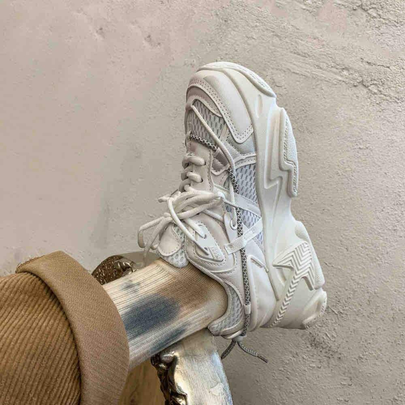 Muške tenisice u stilu dad shoes — otvoreni prsti, vezanje, gumeni potplat, prozračne, lagane