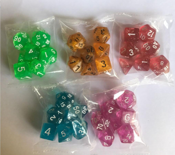 Sedmeročlani set mnogostraničnih kockica s srebrnim završetkom za Dungeons & Dragons, akrilne kocke za stolne RPG igre