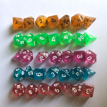 Sedmeročlani set mnogostraničnih kockica s srebrnim završetkom za Dungeons & Dragons, akrilne kocke za stolne RPG igre