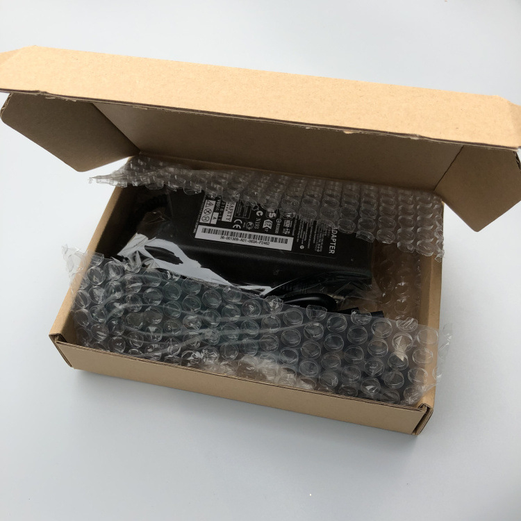 Lenovo ThinkPad зарядно за лаптоп превключващ захранващ блок 90W, 9V, 2A, вход 100-240V