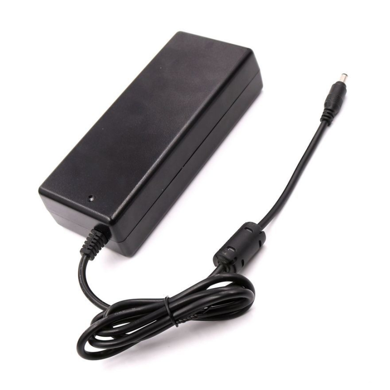 BSG 150W sorozatú tápegység kettős kimenettel: 12V 12.5A és 19V 8A