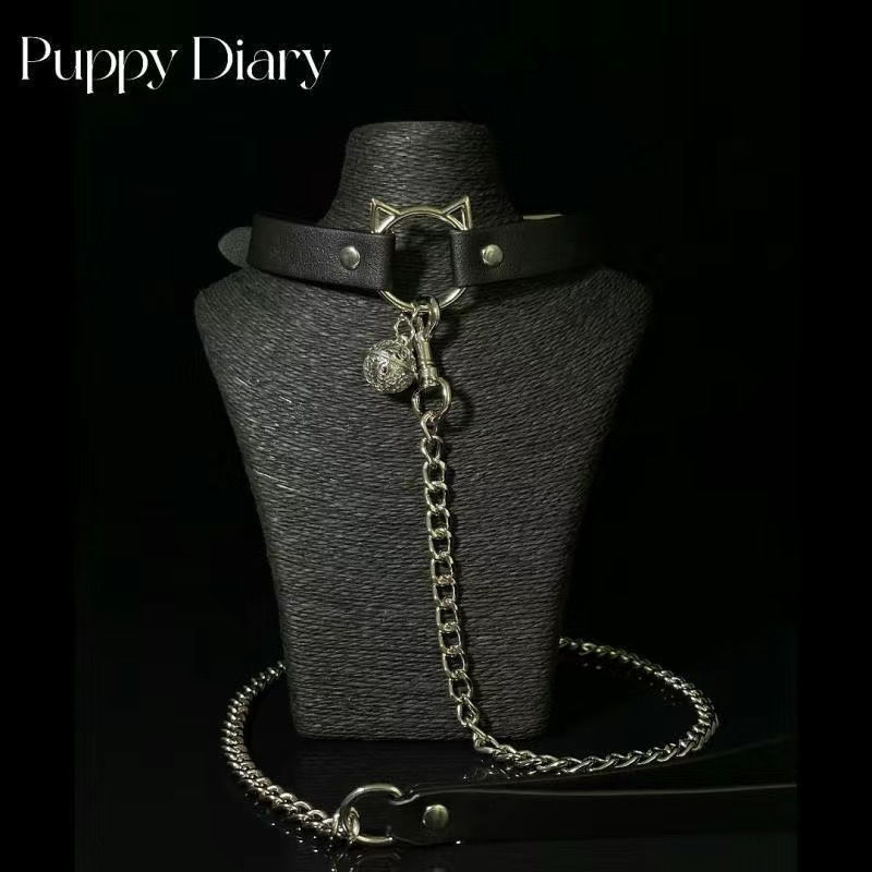 Kožni mačji ogrlica sa zvoncem i setom povodca