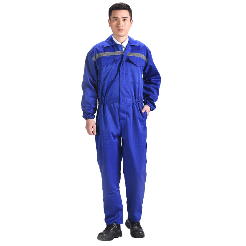 Ανδρικές ολόσωμες φόρμες εργασίας σε καμουφλάζ, άνετης γραμμής από ύφασμα βαμβακο-πολυεστερικού με επένδυση πολυεστέρα; αντίρύπανσης και απολύμανσης; κατάλληλες για συγκόλληση, βαφή, επισκευές μηχανών και εκτροφές.