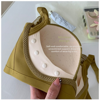 Bežični push-up grudnjak s košaricama 3/4, stražnje zatvaranje s tri reda kukica, najlon materijal, prozračan i udoban.