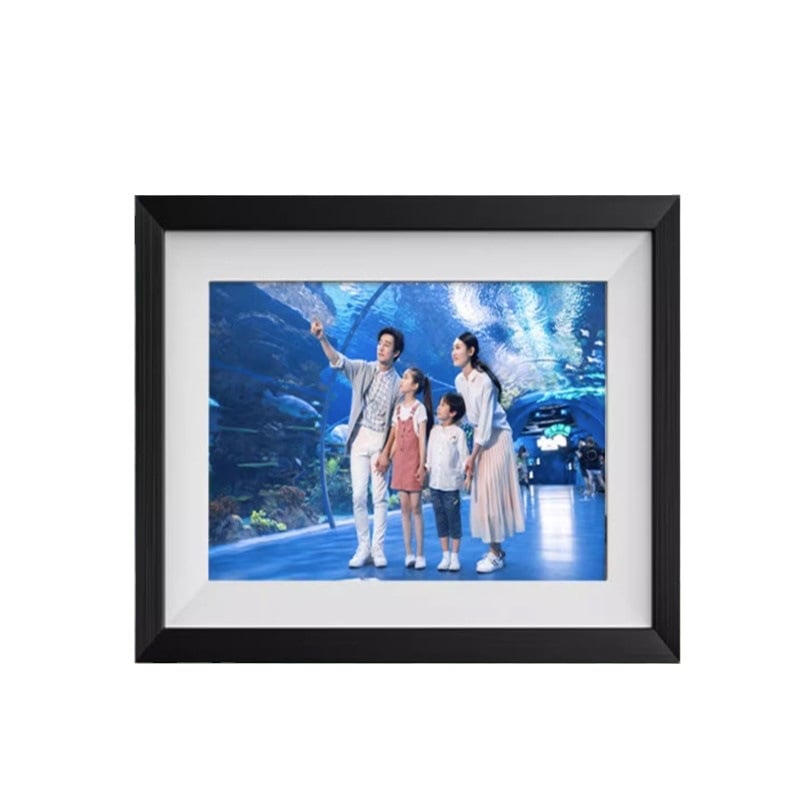 Intelligens digitális fotókeret felhőalbummal, 32GB tárhely, 1024×600 felbontás, USB-meghajtó támogatás, zene- és videólejátszás