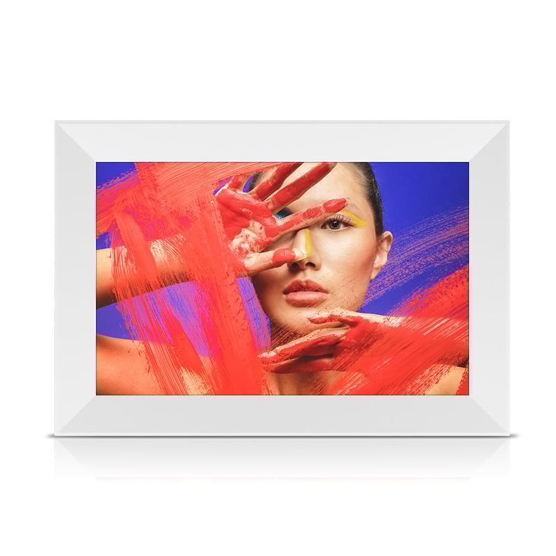 Intelligens digitális fotókeret felhőalbummal, 32GB tárhely, 1024×600 felbontás, USB-meghajtó támogatás, zene- és videólejátszás