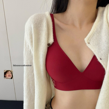 Set donjeg rublja za Godinu konja – najlon, 3/4 šalica, modelirane čašice: tanak gornji dio i debeli donji dio, fiksni dvostruki remeni, stražnje kopčanje s tri reda