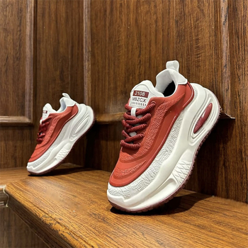 Férfiaknak szabadidő-sportcipő KPU felsőrésszel, fűzőkkel, hegyes orral, gumírozott talppal