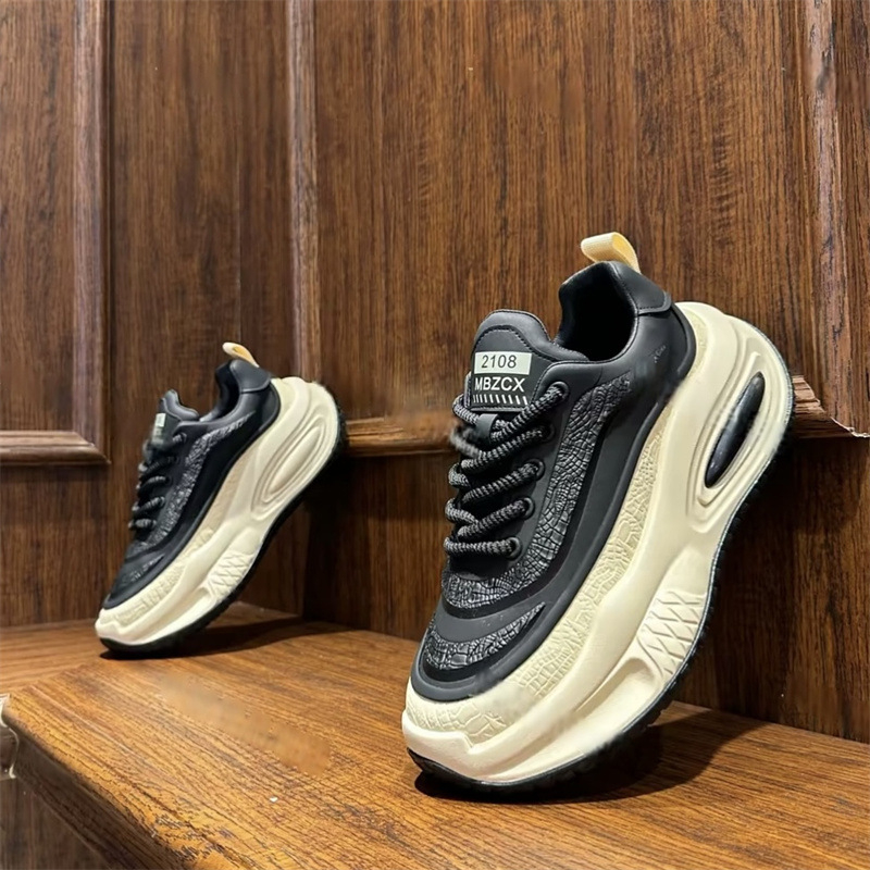 Férfiaknak szabadidő-sportcipő KPU felsőrésszel, fűzőkkel, hegyes orral, gumírozott talppal