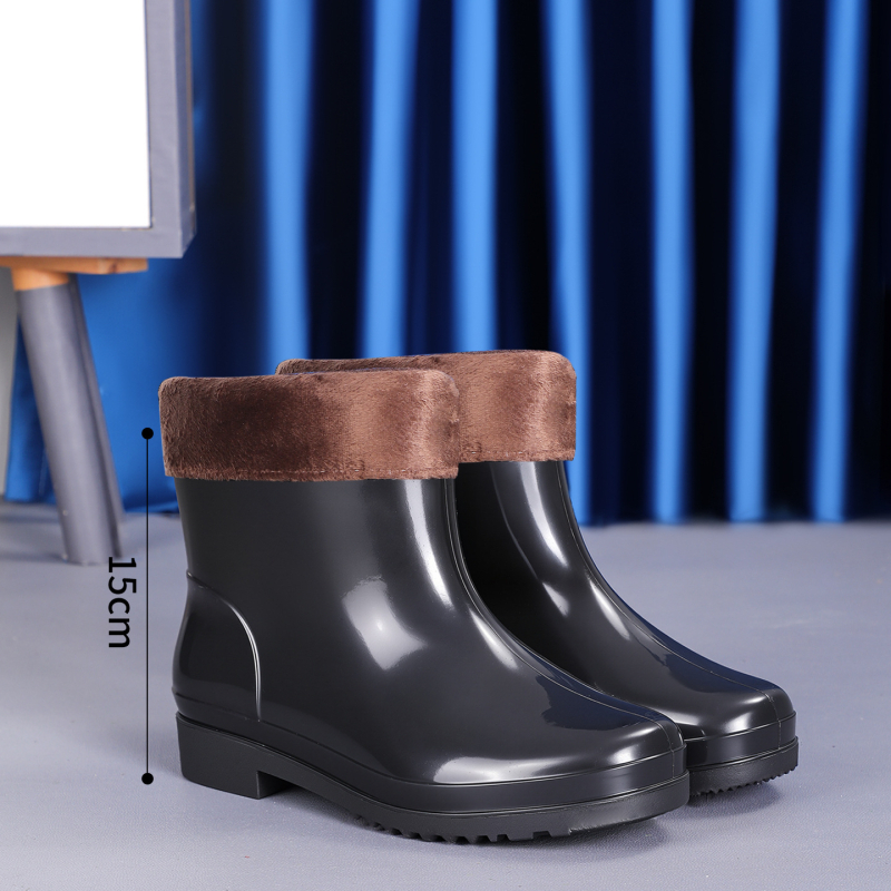 Magas szárú munkás esőcsizma, PVC felsőrész, műanyag talp, vízálló és meleg, hálós bélés