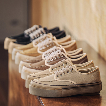 Muške tenisice s gornjim dijelom od nubuka teleće kože, vulkanizirani debeli potplat, vezanje, okrugli vrh, niski profil