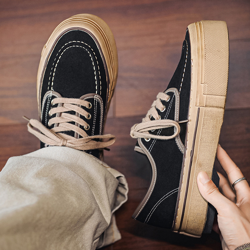 Muške tenisice s gornjim dijelom od nubuka teleće kože, vulkanizirani debeli potplat, vezanje, okrugli vrh, niski profil