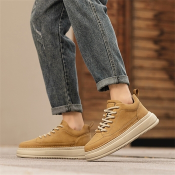 Muške tenisice s gornjim dijelom od super vlakna, unutrašnjost od umjetnog kratkog pliša, okrugli nos, vezanje, niski kroj