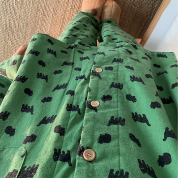 100% pamut pizsama szett, hosszú ujjú felső és nadrág, vast anyag (251–300 g/m²), Doll collar, cartoon stílus