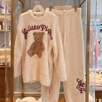 Ženski pidžama set od Half-Border Velvet – ultra debeli materijal, okrugli izrez, dugi rukavi, dugačke hlače